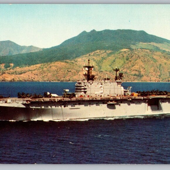 Postcard  Unposted Warships [Assorted] Lot of 8 Historic Collection #1174 - Picture 1 of 16